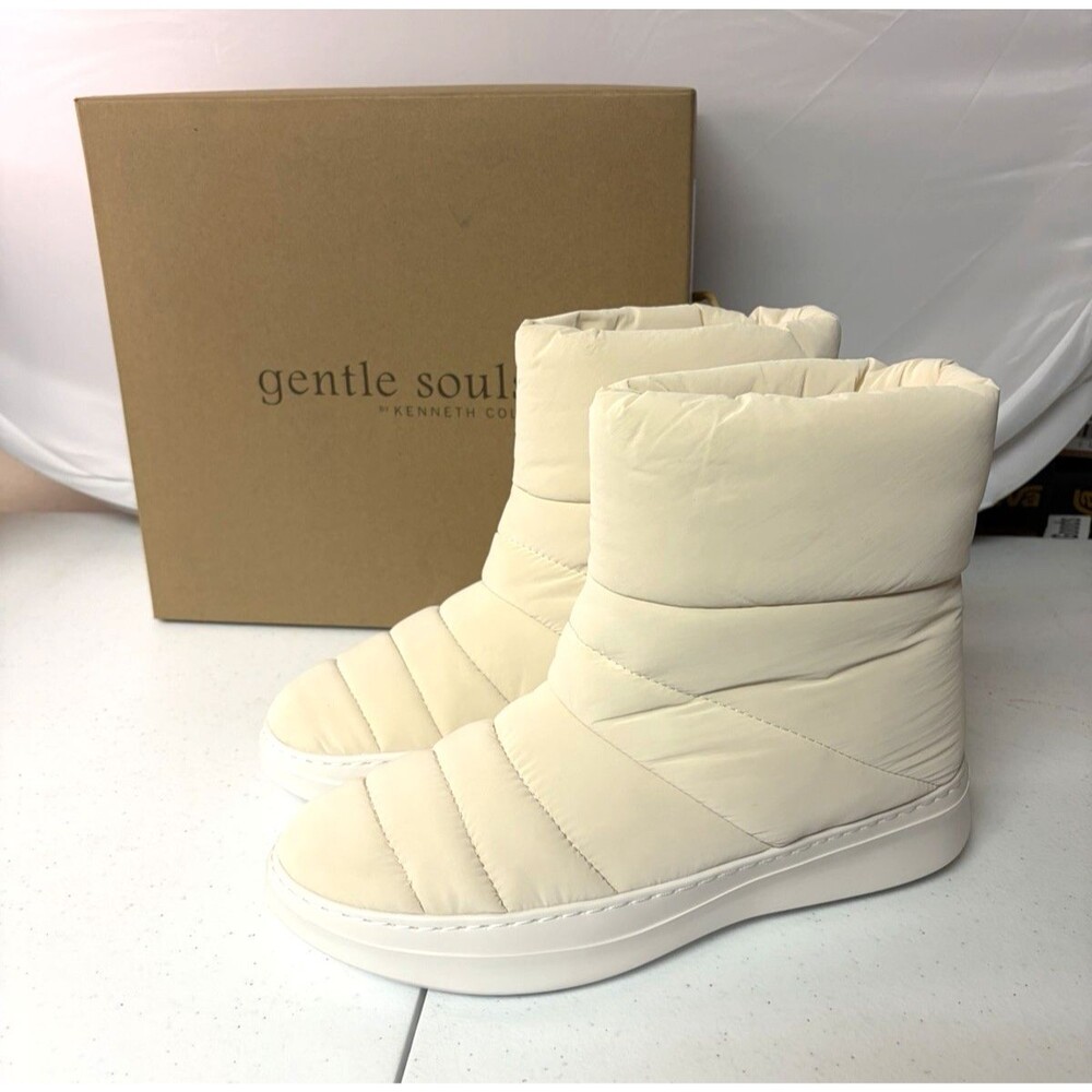 Gentle Souls by Kenneth Cole Rosette Puff Boot Off White Color Women’s Size 10 M